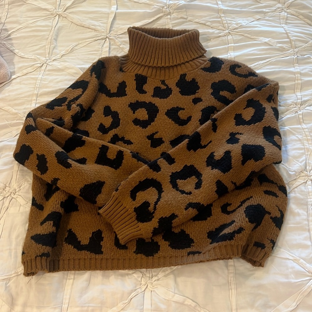 Cheetah print sweater mid turtle neck